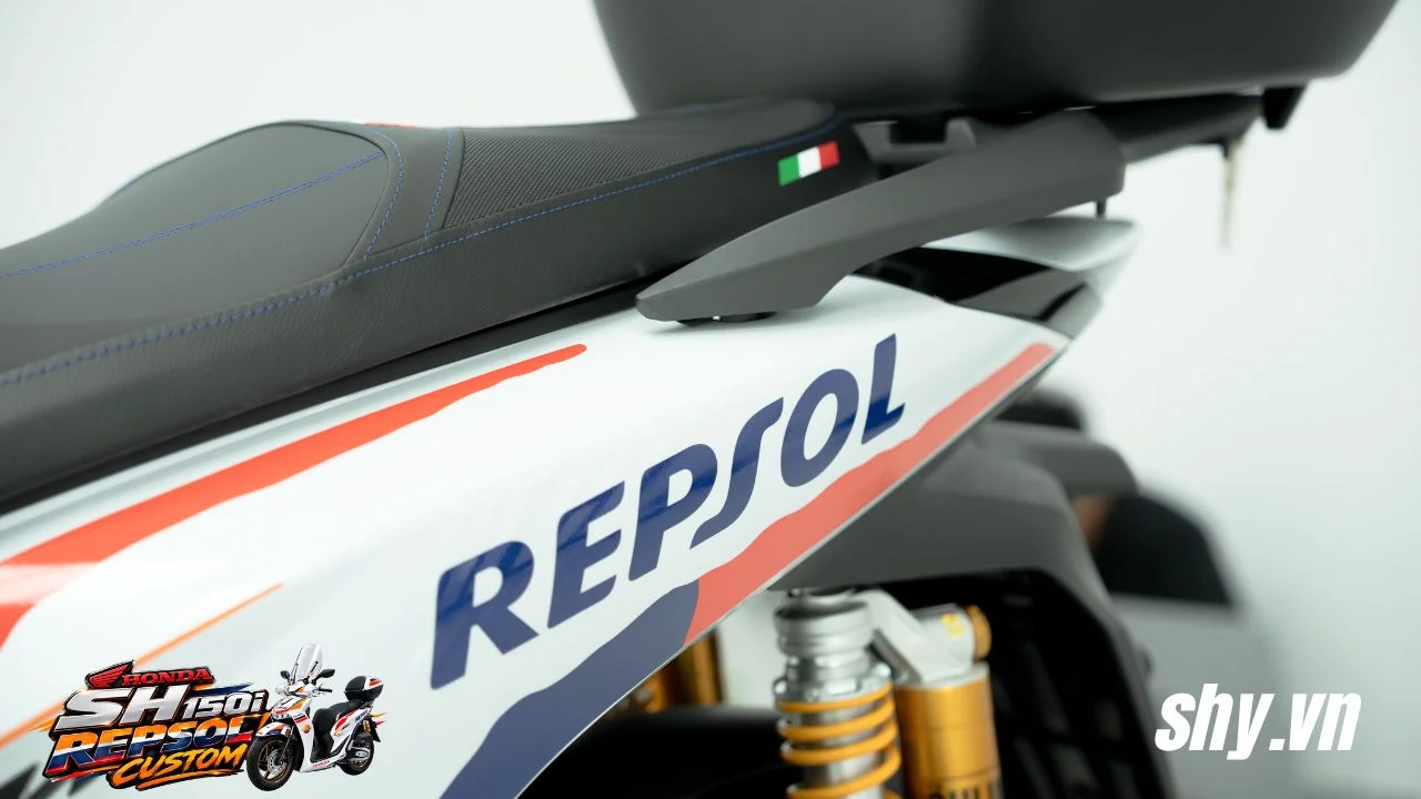 honda-sh150i-repsol-custom-cubhouse-viet-nam (7).webp