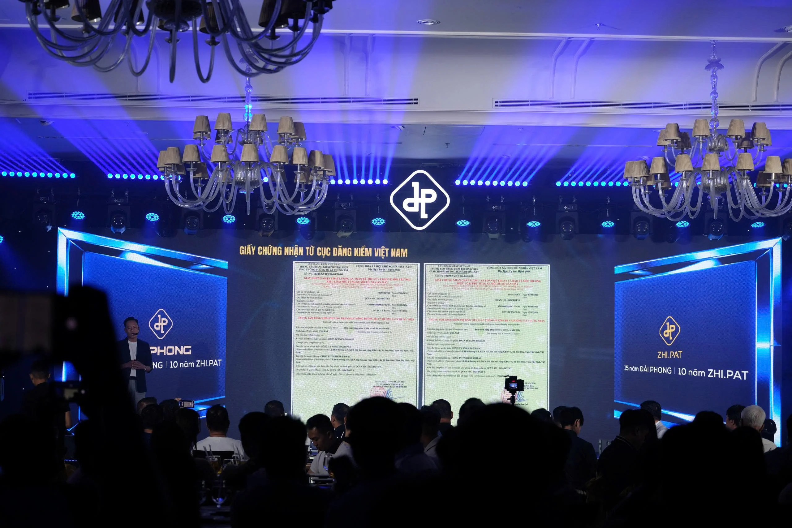 ZHI.PAT_BI-LED-Projector_11.webp