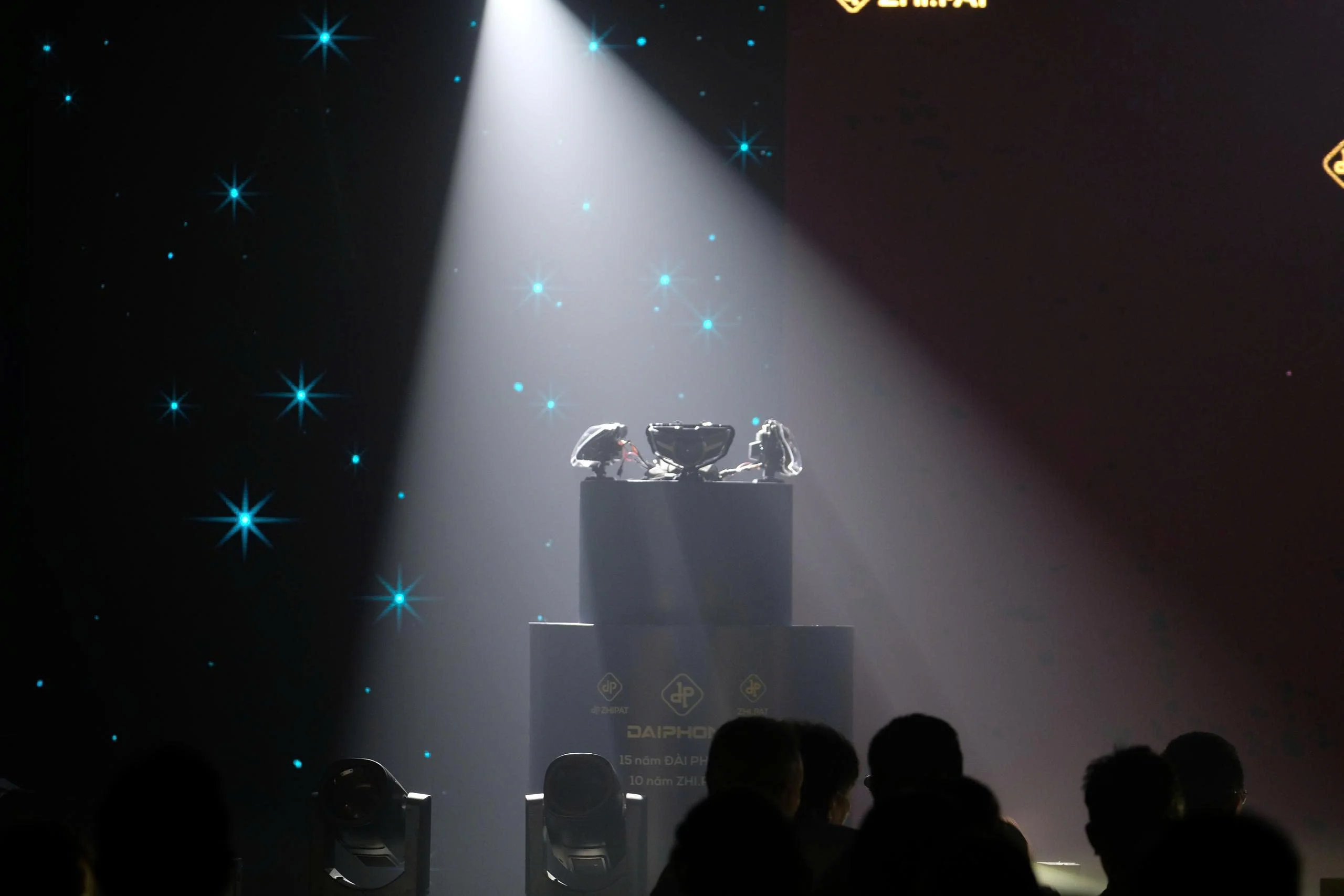 ZHI.PAT_BI-LED-Projector_8.webp