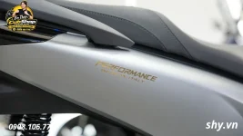 honda-sh150i-italy-model-2027-special-mau-bac (11).webp